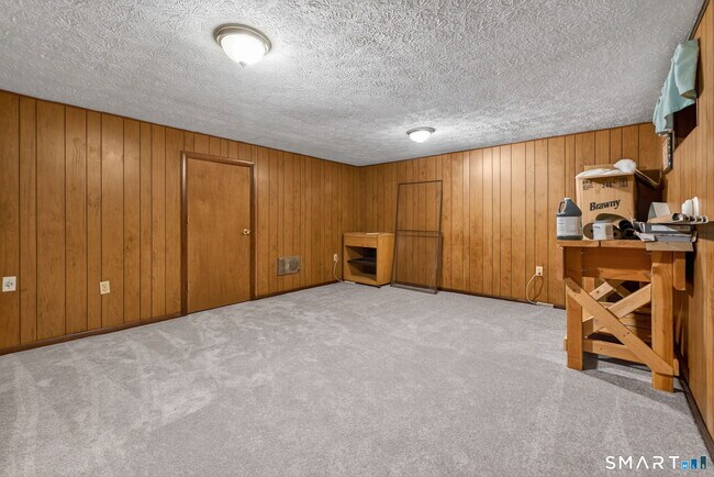 Building Photo - 155 Cottonwood Rd