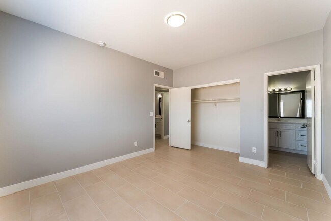 Building Photo - 5689 E Lake Mead Blvd