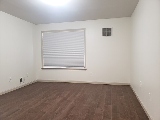 Privacy Shade in Primary BR - 111 Country Club Dr