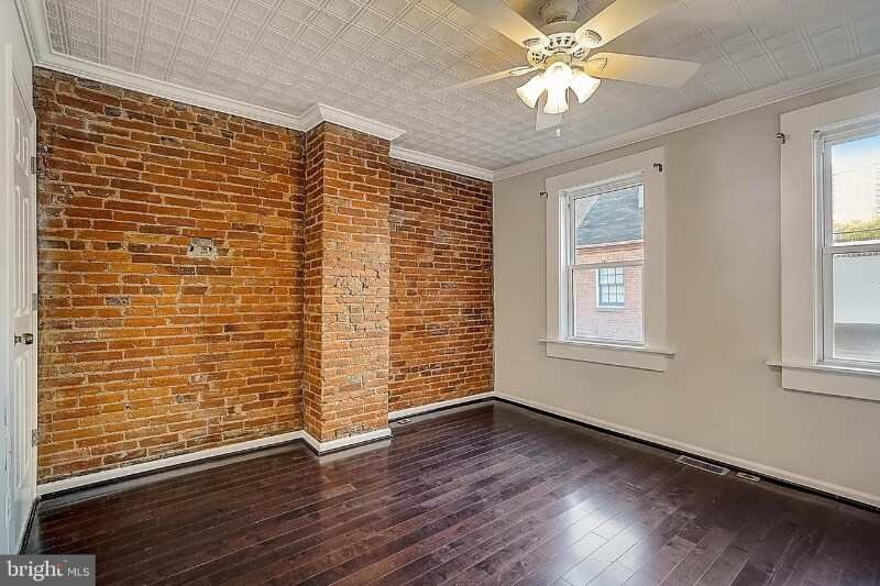 Building Photo - 703 S Bethel St