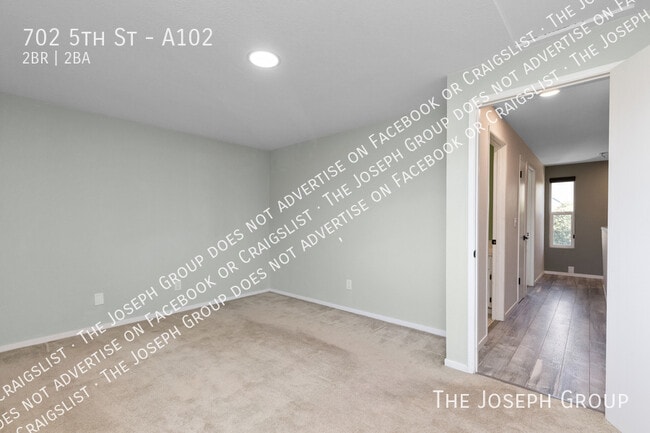 Building Photo - 702 5th St
