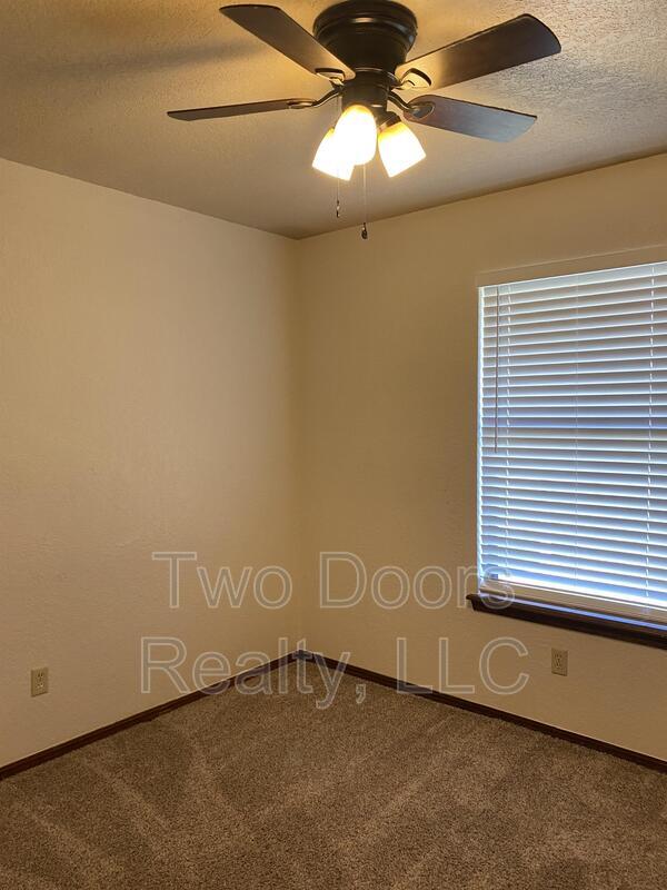 Building Photo - 1121 SW 100th Terrace