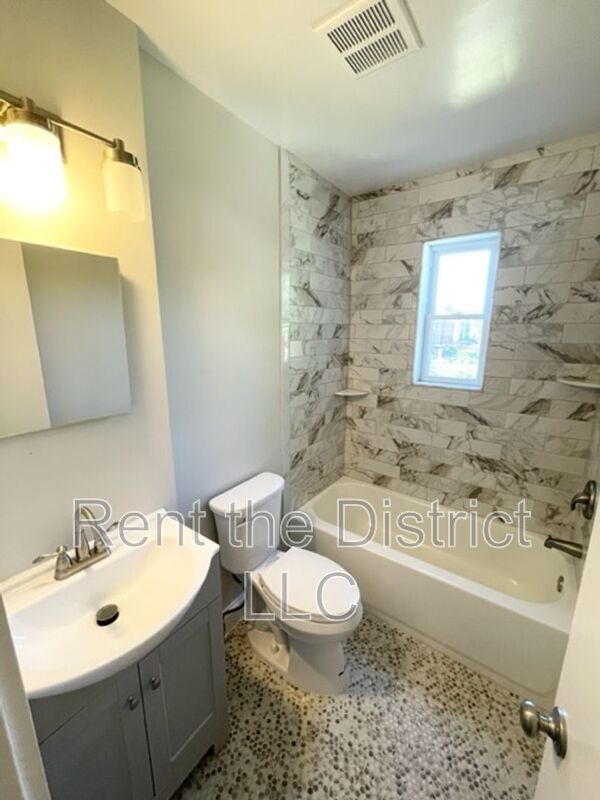 Building Photo - 4710 8th St NE