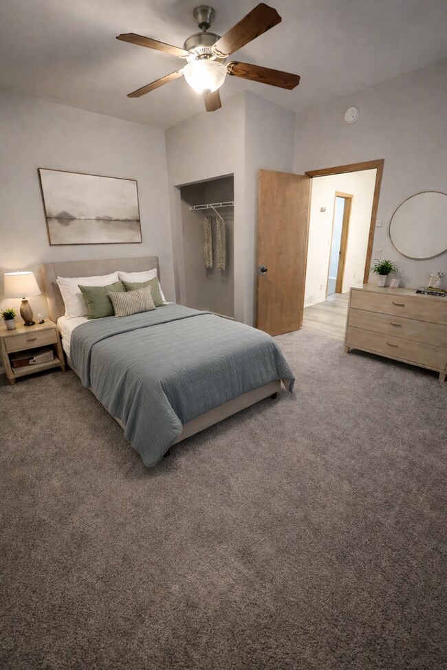 Building Photo - 410 N 52nd Ave W