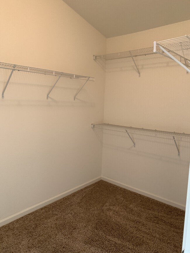 Building Photo - 1082 Sparrow Way