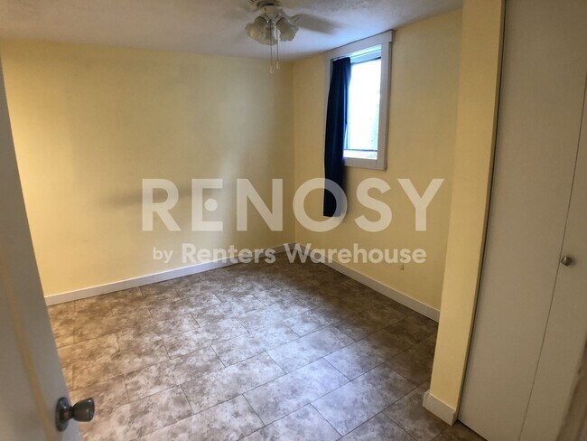 Building Photo - Available July 1st - 1 Bed/1 Bath Triplex in Prior Lake