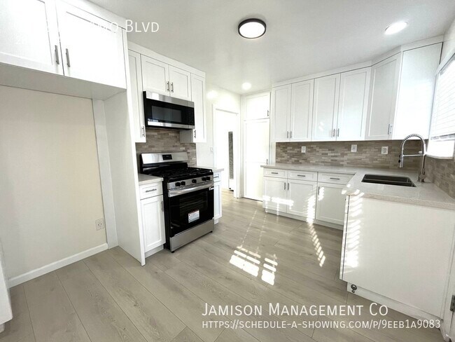 Building Photo - 1522 Del Amo Blvd