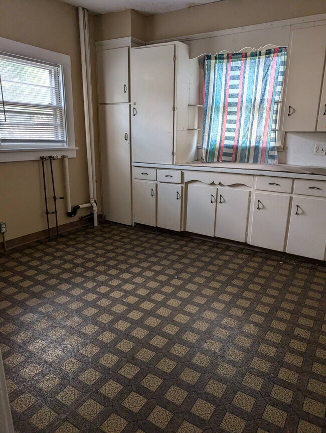 Building Photo - 1508 S Linden Ave