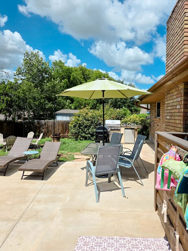 Building Photo - 4305 Temple Hill