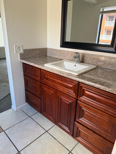 Building Photo - 1010 E Washington Ave