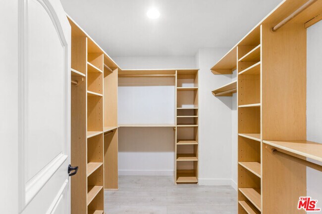 Building Photo - 1146 Hacienda Pl