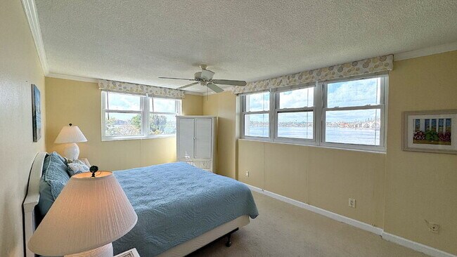 Building Photo - 1224 S Peninsula Dr