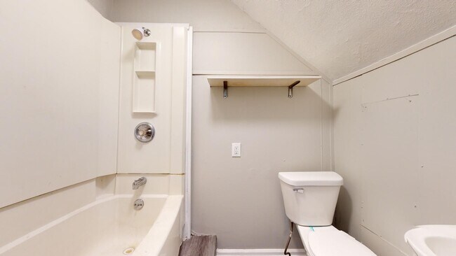 Building Photo - 3224 Walton Ave