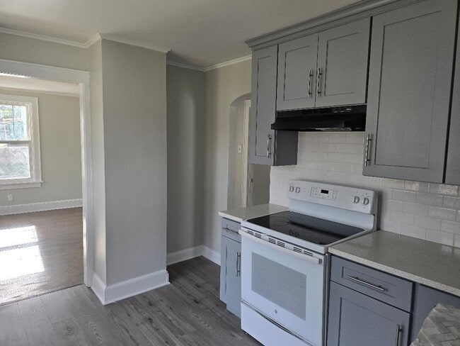 Building Photo - 22 Holly St