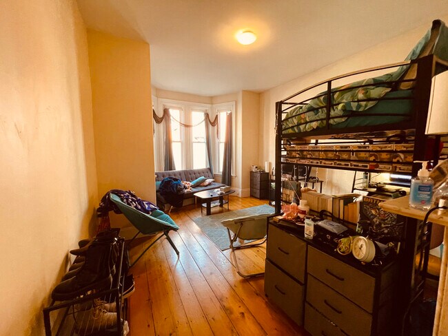 Building Photo - 42 Delle Ave