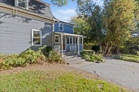 Building Photo - Well-Cared for historic beauty in private ...