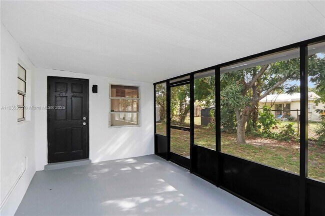 Building Photo - 610 NW 38th Ct