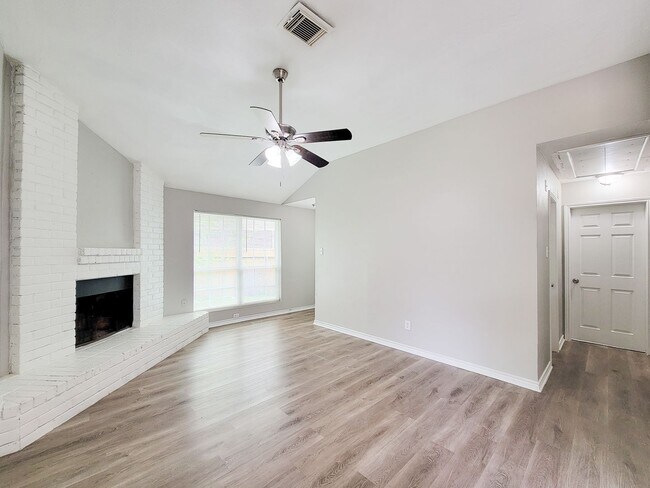 Building Photo - 15814 Murrelet Ct