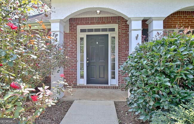 Building Photo - 77 Pine Crescent