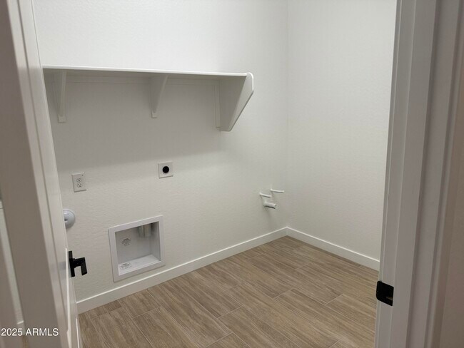 Building Photo - 40563 W Michaels Dr