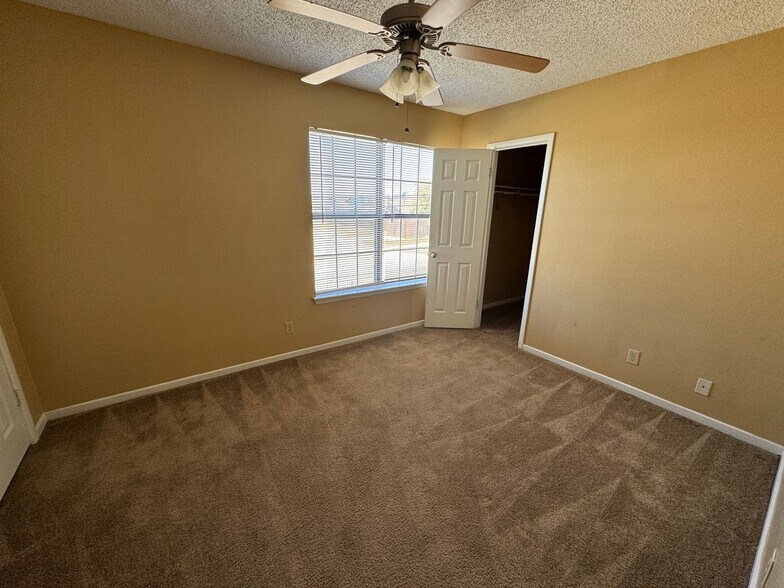 Building Photo - 1102 Covey Ln