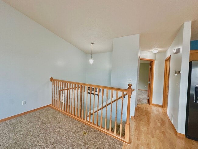 Building Photo - 3 Bed, 2 Bath Twinhome!