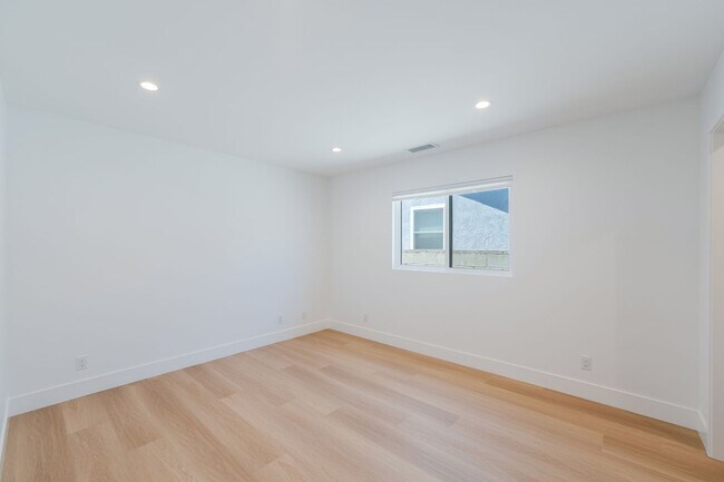 Building Photo - New Torrance Home!