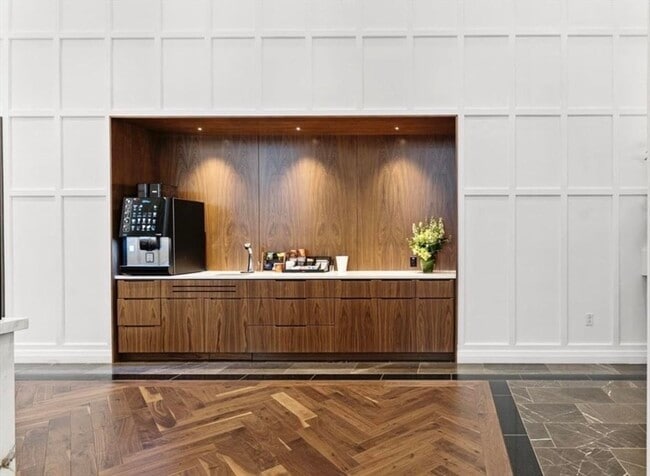 Building Photo - 3 Avery St