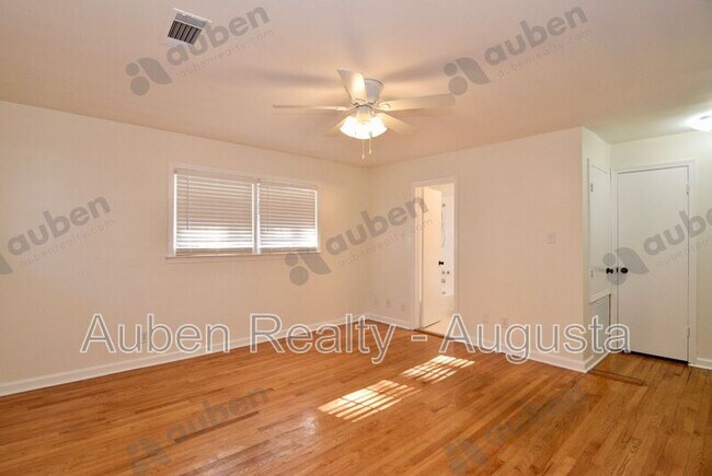 Building Photo - 239 Greene St