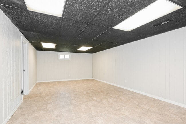 Building Photo - Fantastic 4bd/3ba home! Let yourself in!