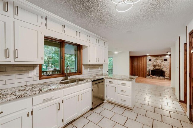 Building Photo - 570 Idlewood Dr NW