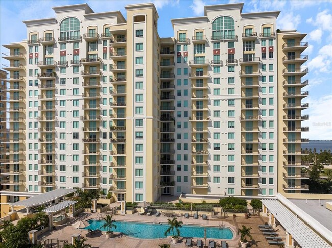 Building Photo - 800 N Tamiami Trl