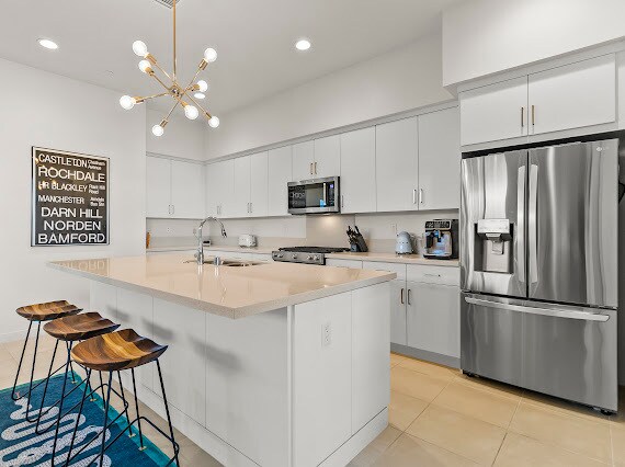 Kitchen - 3345 Ambassador Dr