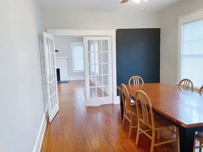 Building Photo - Beautiful 2 Bedroom home one block from ECU!