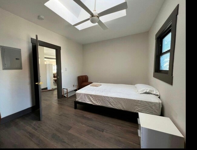 Building Photo - 345 N Van Ness Ave