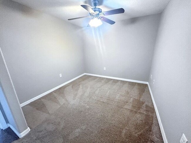 Building Photo - Beautiful 2-Bedroom Townhome with Modern A...