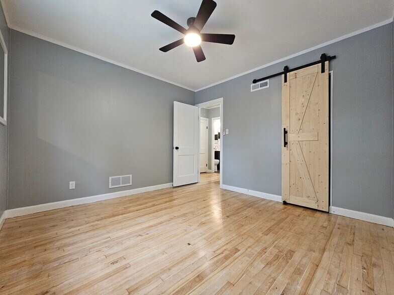 Building Photo - 61 Gabrielle St