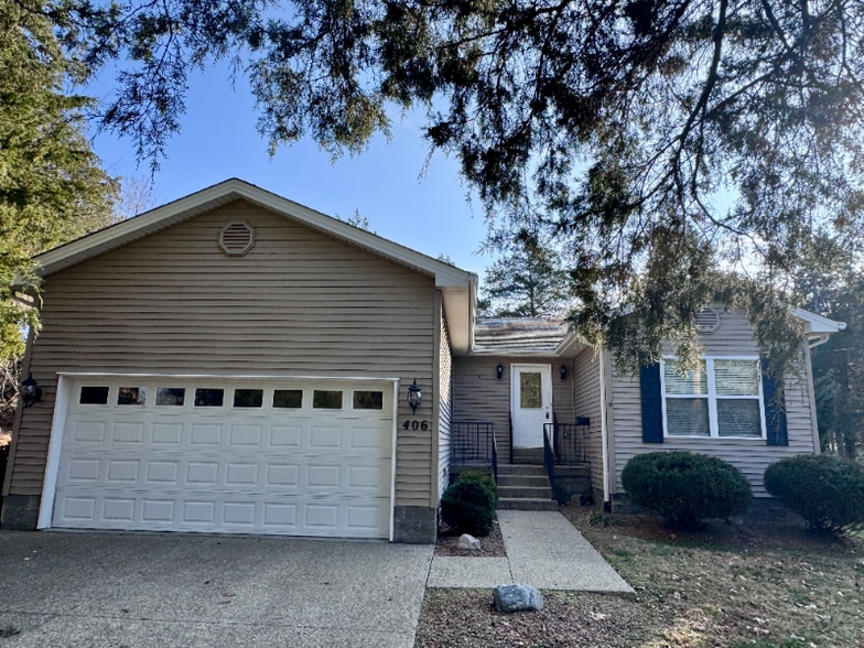 Building Photo - 406 Valley Greens Rd