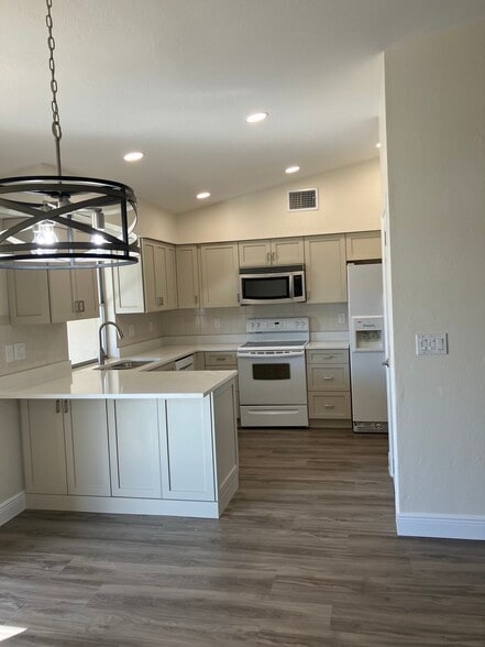 View of vaulted ceiling in kitchen and great lighting - 3712 SW 5th Pl