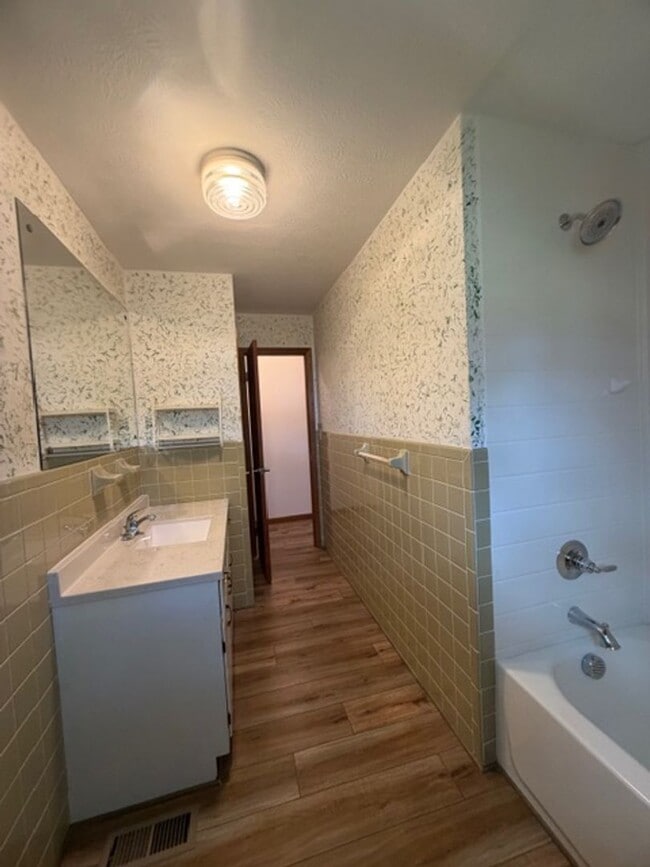 Building Photo - Maryville 37801 - Newly Remodeled 2 bedroom 2 full bath rancher with carport - Contact Debra John...