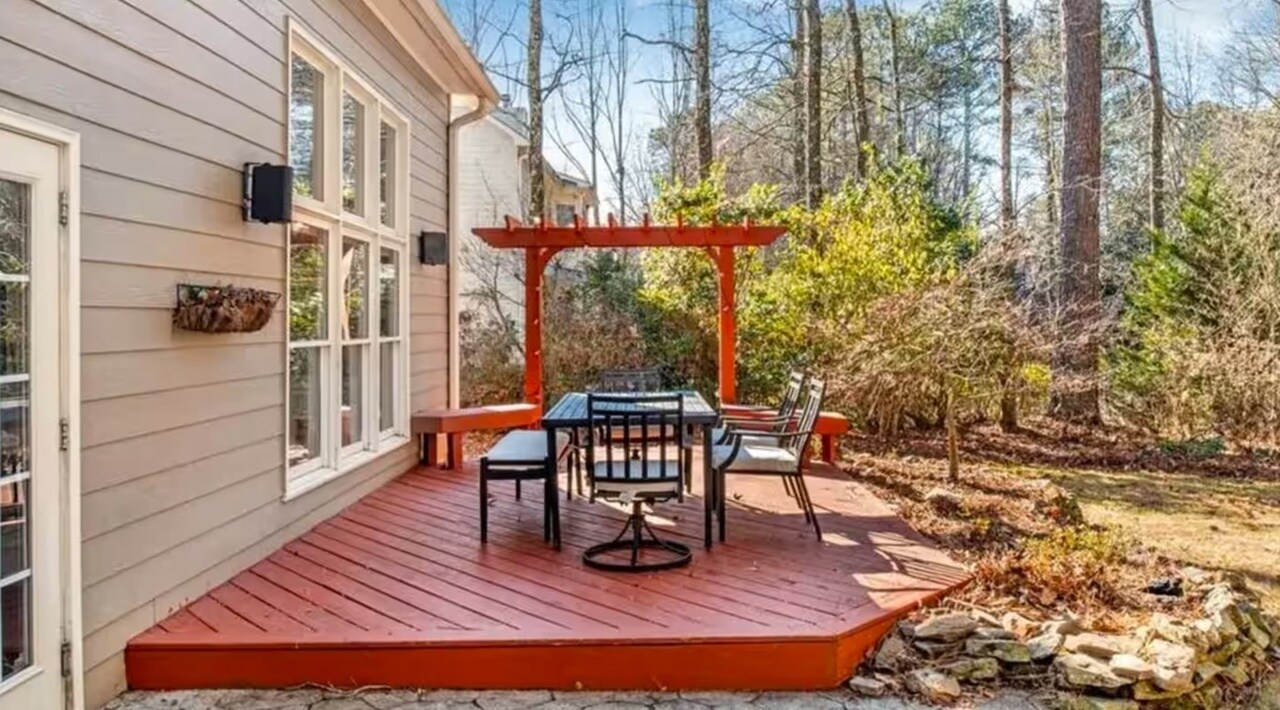Building Photo - 380 Victorian Ln