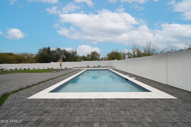 Building Photo - 8156 E Questa Rd