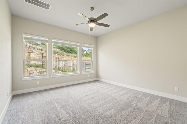 Building Photo - 336 Saturnia Dr
