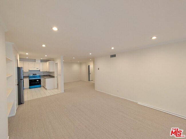 Building Photo - 415 Montana Ave