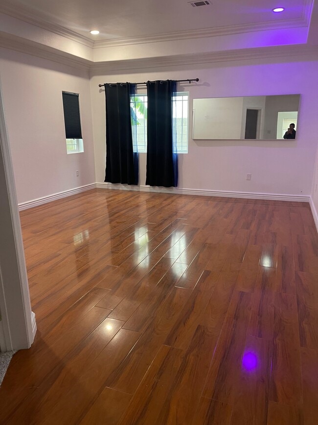 Building Photo - 326 S Euclid St