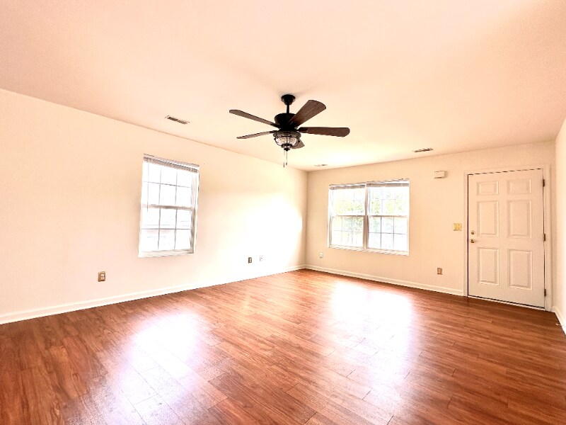 Building Photo - 1419 Burgess Ln