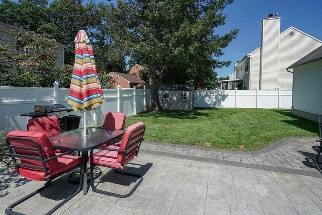 Building Photo - Charming Colonial on Quiet Cul-de-Sac