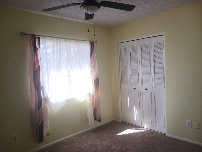 Building Photo - 17621 N 42nd St