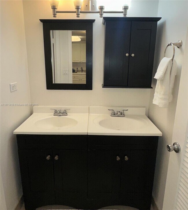 Building Photo - 2301 Collins Ave