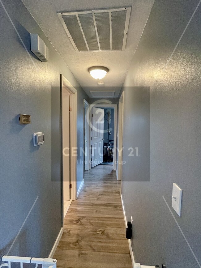 Building Photo - 5051 Bluffview Dr